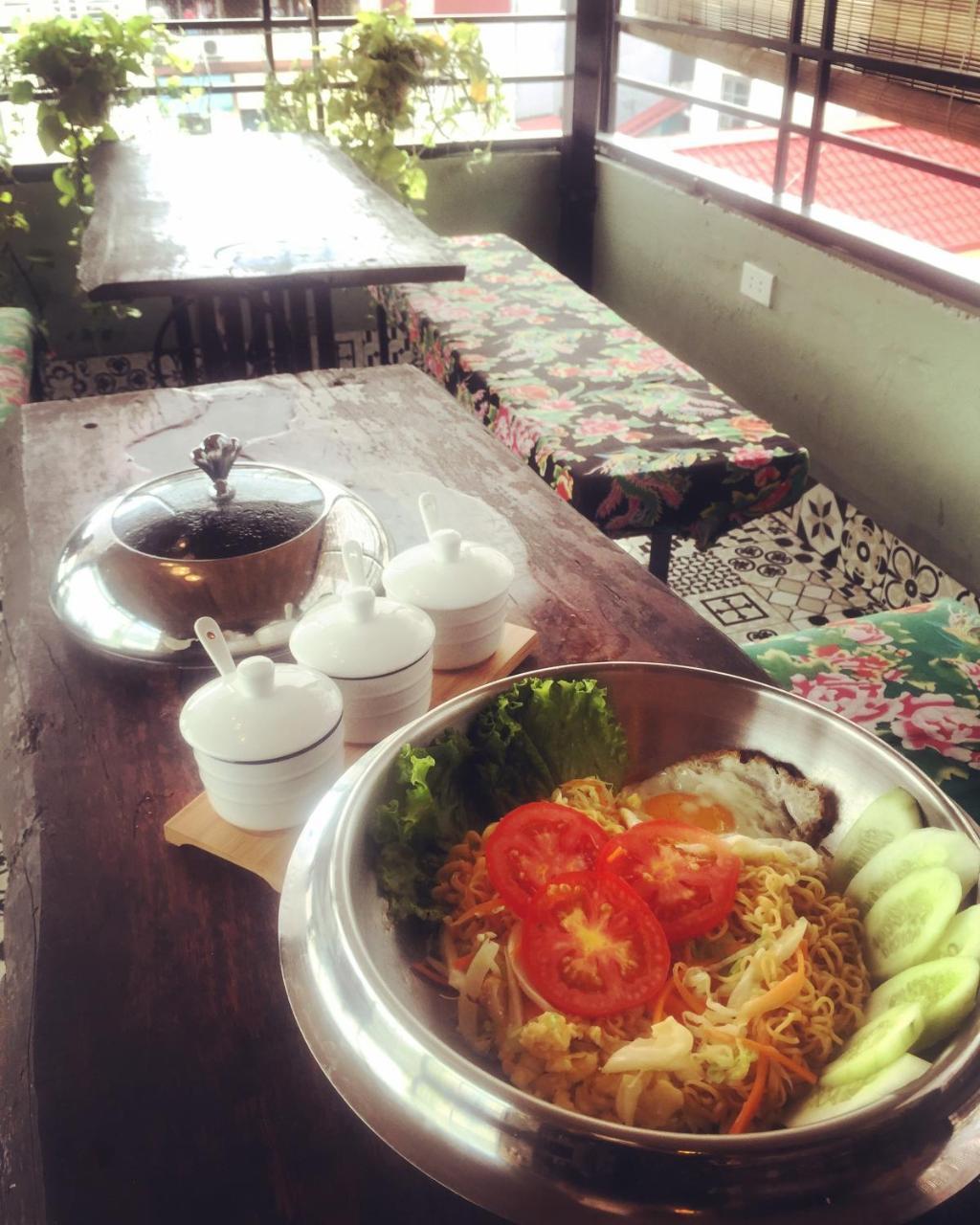 Halley Hostel Hanoi Exteriör bild