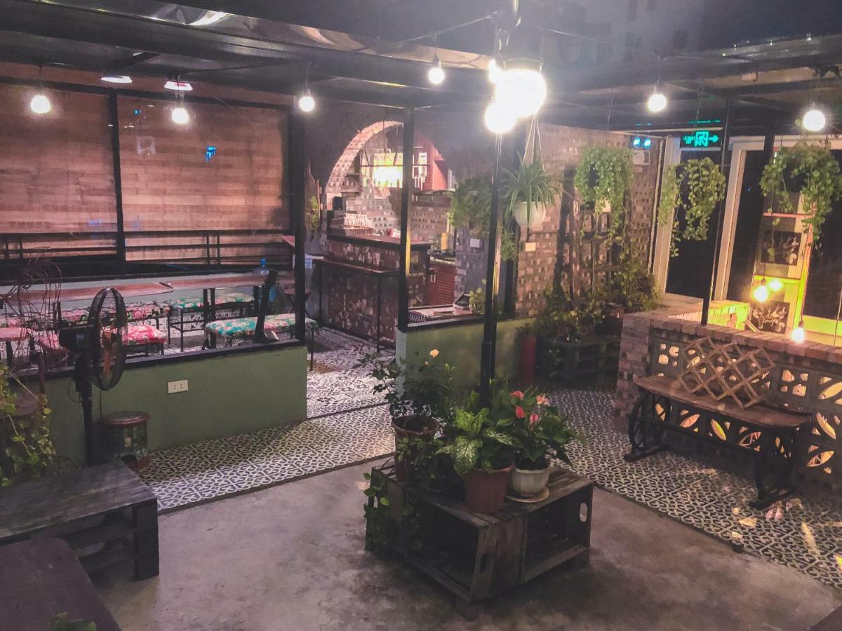 Halley Hostel Hanoi Exteriör bild