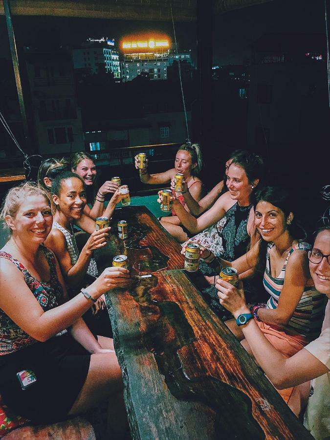 Halley Hostel Hanoi Exteriör bild