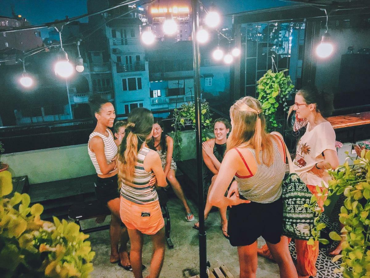 Halley Hostel Hanoi Exteriör bild
